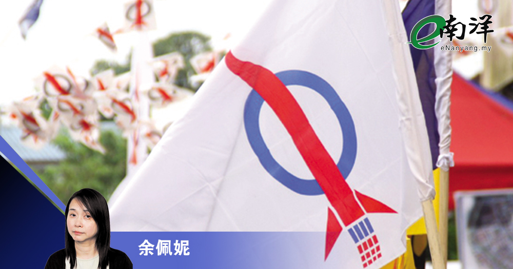 接受册封,务实或投机?/余佩妮